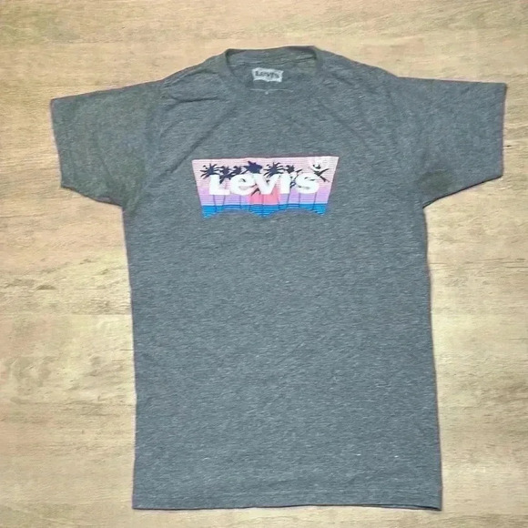 Levi’s T-shirt size Small, EUC - Picture 1 of 4